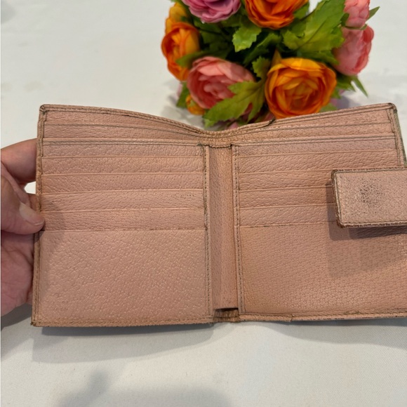 Authentic Gucci short wallet - Picture 9 of 14